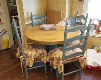 Farmhouse Style Kitchen Table/Chairs