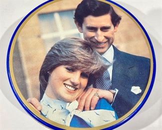 $25  Commemorative tin Marriage of the Prince of Wales & Lady Diana1981 cookie tin 