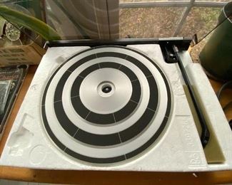 Bang & Olufsen Beogram 1600 turntable (untested).