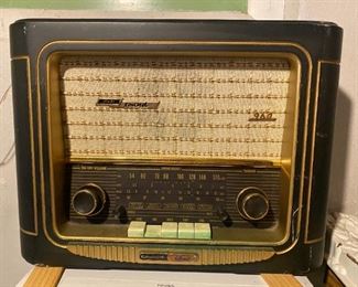 Vintage Grundig Classic Radio