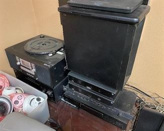 LAPTOPS/RECORD PLAYERS\RECEIVERS 