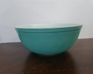 Baby Blue 10 in Pyrex Mixing Bowl 4 Qt