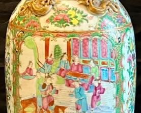 Qing Dynasty C1850 Rose Medallion Imperial Canton Export Vase