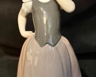 NAOby Lladro Beautiful Maiden