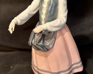 Lladro "Josefa Feeding the Ducks"