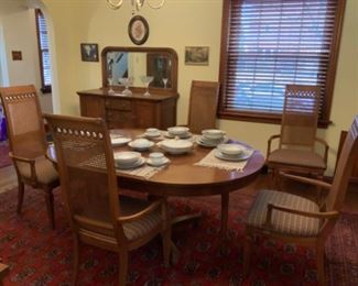 UNIQUE DINNINGROOM SET