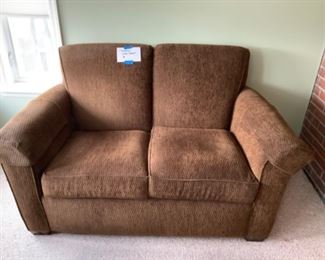 NICE LAZY BOY LOVE SEAT