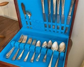 Plated silverware set 