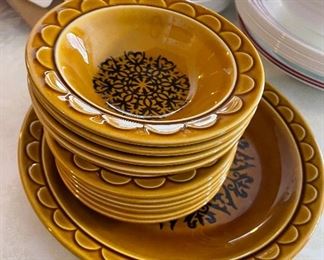 Dish sets, cups, mugs