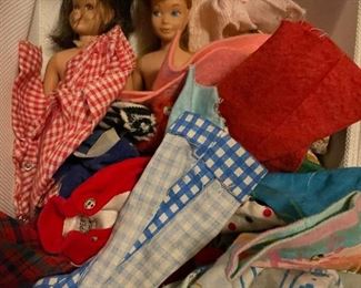 vintage Barbie (skipper) dolls and clothing lot 