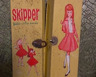 Skipper (Barbie) case with dolls and clothing 