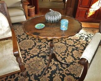 Antique Inlaid Scalloped Mahogany Tilt-Top Pedestal Table