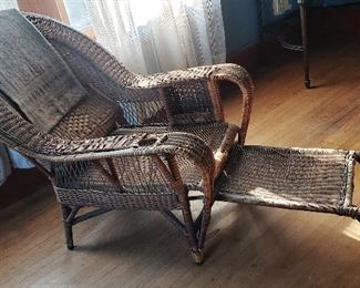 Antique Wicker Chaise w/ Pull Out Ottoman