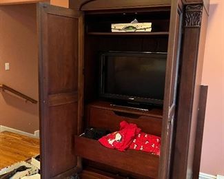 Thomasville bedroom armoire