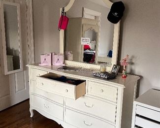 Young America dresser/mirror