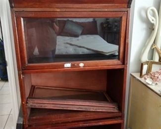 Vintage piece needs some love( one glass door)