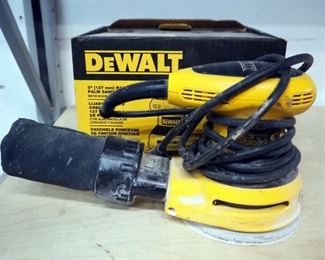 DeWalt 5" Orbit Palm Sander, Model #D26451K