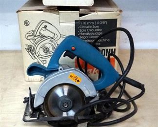 Makita 4 3/8" Circular Saw, Model #4200NH
