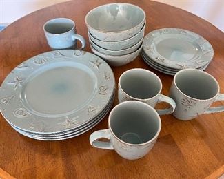 Service for 4 - Thompson - Dishwasher and microwave safe