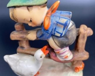 Hummel Goebel Figurine - "Retreat to Safety" - #195 2/0