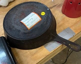 ANTIQUE CAST IRON OUTSIDE RING SKILLET