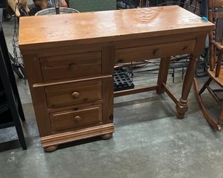 BROYHILL DESK