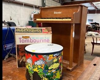 VINTAGE SCHOENHUT PIANO. DRUM AND TAMBOURINE 