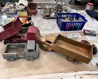 THREE VINAGE METAL TRUCKS