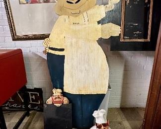 Various sizes Italian restaurant signs.