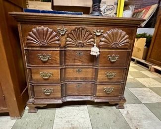 Chest.  Accepting bids during sale.  If unsold, will sell to highest bidder at end of sale.