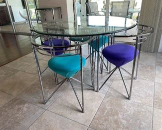 retro table and chairs