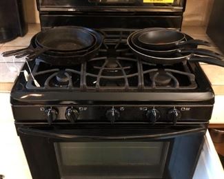 Frigidaire 5 burner gas stove in perfect working condition!