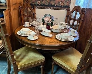 dining table w/4 chairs