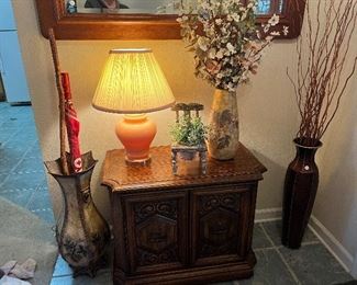 lamp table & decor
