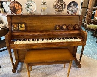 Everett Piano & bench