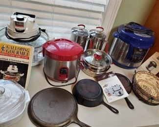 Like new kitchen cook ware, cast iron skillet