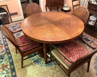 Dining table with leaf and 4 chairs 