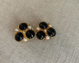 VINTAGE CARLISLE FAUX PEARL EARRINGS - HEAVY GOLD PLATE 