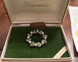 KREMENTZ CULTURED PEARL 14KT GOLD OVERLAY BROOCH