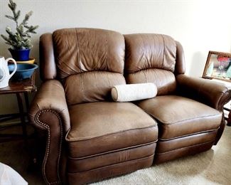 Leather Lazyboy Love Seat