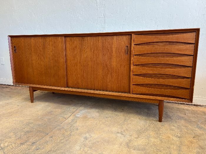 Arne Vodder for Sibast credenza. Has 3 shelves. See photos for condition. 