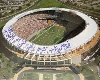 Offers Welcome! 26 Signed Autographs Washington Redskins Dallas Cowboys R.F.K. Stadium 1990s 36.5”x24.5” Two Sided Poster For inquiries about the listing or if you are selling your gold or silver, please text or call 7032689529 or visit the Tysons Jewelry Store at 8373 Leesburg Pike #12, Vienna Virginia 22182