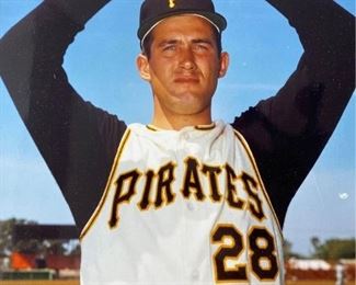 Offers Welcome! Pittsburgh Pirates Bill Mazeroski Steve Blass Signed Autograph 1970s Baseball Collection 24”x20” For inquiries about the listing or if you are selling your gold or silver, please text or call 7032689529 or visit the Tysons Jewelry Store at 8373 Leesburg Pike #12, Vienna Virginia 22182