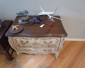 Side table with planes