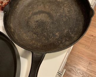Calphalon cast iron 12' skillet