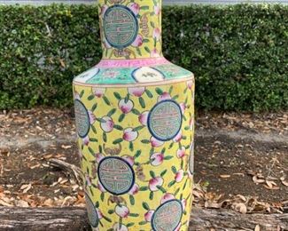 Large Chinese Famille Rose Porcelain Vase