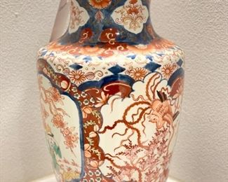 Antique Japanese Imari Vase. Photo 1 of 4. 