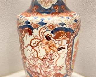 Antique Japanese Imari Vase. Photo 2 of 4. 