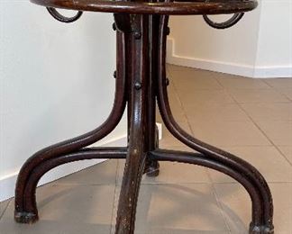 Early 20th Century Thonet-Style Carved Bentwood "Perroquet" Coat Stand. Measures 24" D x 84" H. Photo 2 of 3.