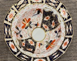 Royal Crown Derby Lidded Dish. Photo 2 of 3. 